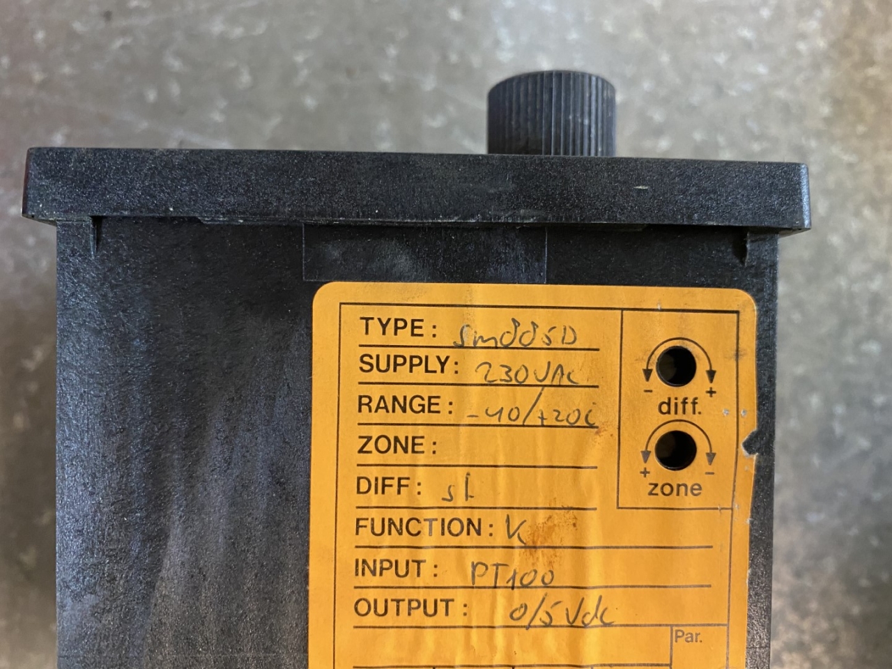 Used VDH Products NL SM885D temperature controller - HOS BV