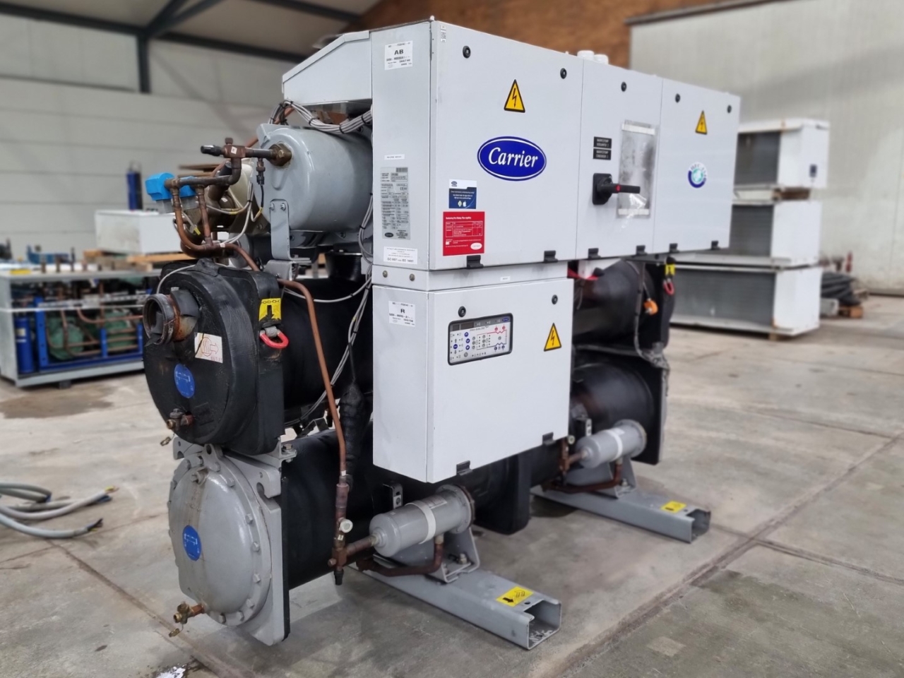 Used Carrier 30 HXC 100 Water Cooled Chiller On R134A. - HOS BV